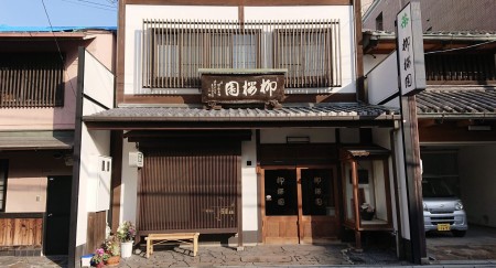 E4C51B15-49D1-40D7-9BCF-C9B927EDF201